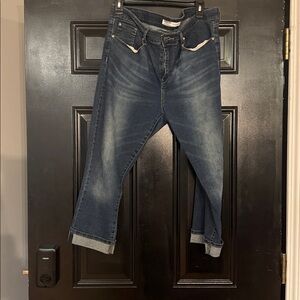 Signature Livi Mid Rise Capri Blue 👖 Jeans